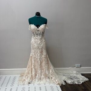 Pronovias Phuket Off-Shoulder Lace Wedding Dress - White and Cream